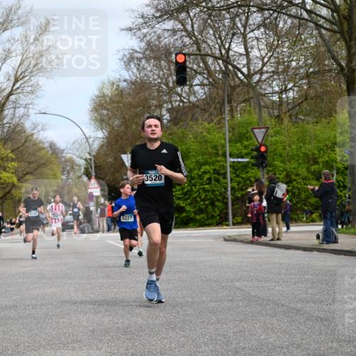 12.04.2026 - 45. Internationalen Wilhelmsburger Insellauf J. Mangold http://msf.ph/oto/9508509 12.04.2026 12:53:36 Ziel 3293, 4317, 5227, 3294, 3520, 5143, 5754, 4592, 4455, 4037, 5784, 5785, 4658, 5787, 3254, 3254, 5788, 3000, 4823 meine-sportfotos.de
