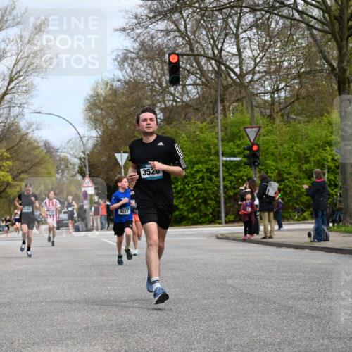 12.04.2026 - 45. Internationalen Wilhelmsburger Insellauf J. Mangold http://msf.ph/oto/9508510 12.04.2026 12:53:36 Ziel 3293, 4317, 5227, 3294, 3520, 5143, 5754, 4592, 4455, 4037, 5784, 5785, 4658, 5787, 3254, 3254, 5788, 3000, 4823 meine-sportfotos.de