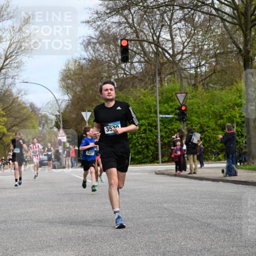 12.04.2026 - 45. Internationalen Wilhelmsburger Insellauf J. Mangold http://msf.ph/oto/9508511 12.04.2026 12:53:36 Ziel 3293, 4317, 5227, 3294, 3520, 5143, 5754, 4592, 4455, 4037, 5784, 5785, 4658, 5787, 3254, 3254, 5788, 3000, 4823 meine-sportfotos.de