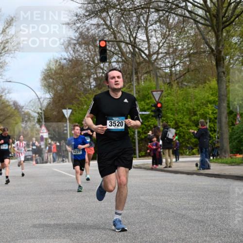 12.04.2026 - 45. Internationalen Wilhelmsburger Insellauf J. Mangold http://msf.ph/oto/9508516 12.04.2026 12:53:36 Ziel 3293, 4317, 5227, 3294, 3520, 5143, 5754, 4592, 4455, 4037, 5784, 5785, 4658, 5787, 3254, 3254, 5788, 3000, 4823 meine-sportfotos.de