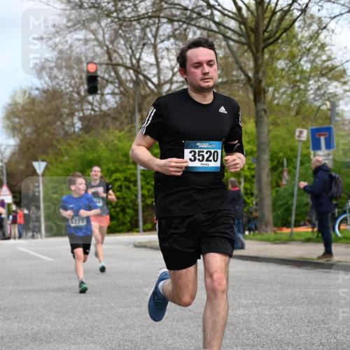 12.04.2026 - 45. Internationalen Wilhelmsburger Insellauf J. Mangold http://msf.ph/oto/9508524 12.04.2026 12:53:37 Ziel 3293, 4317, 5227, 3294, 3520, 5143, 5754, 4592, 4455, 4037, 4455, 4037, 5784, 5785, 4658, 5787, 3254, 5788, 5788, 3000, 4823, 5743 meine-sportfotos.de