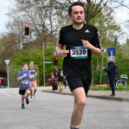 12.04.2026 - 45. Internationalen Wilhelmsburger Insellauf J. Mangold http://msf.ph/oto/9508526 12.04.2026 12:53:37 Ziel 3293, 4317, 5227, 3294, 3520, 5143, 5754, 4592, 4455, 4037, 4455, 4037, 5784, 5785, 4658, 5787, 3254, 5788, 5788, 3000, 4823, 5743 meine-sportfotos.de