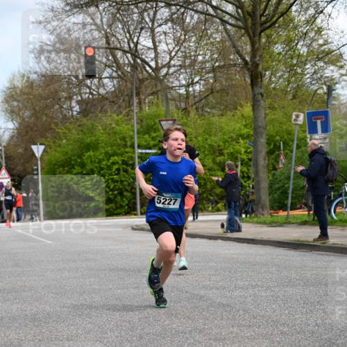 12.04.2026 - 45. Internationalen Wilhelmsburger Insellauf J. Mangold http://msf.ph/oto/9508532 12.04.2026 12:53:38 Ziel 3293, 4317, 5227, 3294, 3520, 5143, 5754, 4592, 4455, 4037, 5784, 5784, 5785, 4658, 5787, 3254, 5788, 3000, 4823, 5743 meine-sportfotos.de