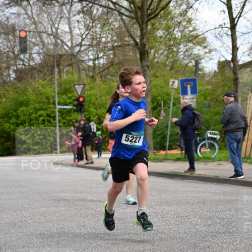 12.04.2026 - 45. Internationalen Wilhelmsburger Insellauf J. Mangold http://msf.ph/oto/9508537 12.04.2026 12:53:39 Ziel 3293, 4317, 5227, 3294, 3520, 5143, 5754, 4592, 4455, 4037, 5784, 5785, 5785, 4658, 5787, 3254, 5788, 3000, 4823, 5743 meine-sportfotos.de