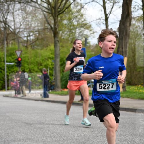 12.04.2026 - 45. Internationalen Wilhelmsburger Insellauf J. Mangold http://msf.ph/oto/9508543 12.04.2026 12:53:39 Ziel 3293, 4317, 5227, 3294, 3520, 5143, 5754, 4592, 4455, 4037, 5784, 5785, 5785, 4658, 5787, 3254, 5788, 3000, 4823, 5743 meine-sportfotos.de
