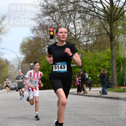 12.04.2026 - 45. Internationalen Wilhelmsburger Insellauf J. Mangold http://msf.ph/oto/9508547 12.04.2026 12:53:40 Ziel 3293, 4317, 5227, 3294, 3520, 5143, 5754, 4592, 4455, 4037, 5784, 5785, 4658, 5787, 3254, 5788, 3000, 4823, 5743, 4924 meine-sportfotos.de