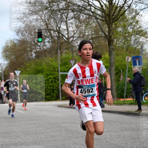 12.04.2026 - 45. Internationalen Wilhelmsburger Insellauf J. Mangold http://msf.ph/oto/9508554 12.04.2026 12:53:41 Ziel 3293, 4317, 5227, 3294, 3520, 5143, 5754, 4592, 4455, 4037, 5784, 5785, 4658, 5787, 3254, 5788, 3000, 4823, 5743, 4924 meine-sportfotos.de