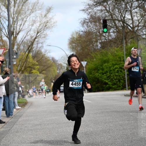 12.04.2026 - 45. Internationalen Wilhelmsburger Insellauf J. Mangold http://msf.ph/oto/9508572 12.04.2026 12:53:44 Ziel 3293, 4317, 5227, 3294, 3520, 5143, 5754, 4592, 4455, 4037, 5784, 5785, 4658, 5787, 3254, 5788, 3000, 4823, 5743, 4924 meine-sportfotos.de