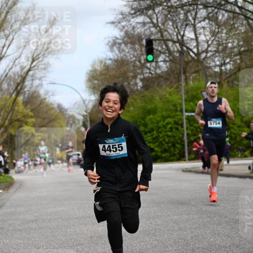 12.04.2026 - 45. Internationalen Wilhelmsburger Insellauf J. Mangold http://msf.ph/oto/9508575 12.04.2026 12:53:44 Ziel 3293, 4317, 5227, 3294, 3520, 5143, 5754, 4592, 4455, 4037, 5784, 5785, 4658, 5787, 3254, 5788, 3000, 4823, 5743, 4924 meine-sportfotos.de