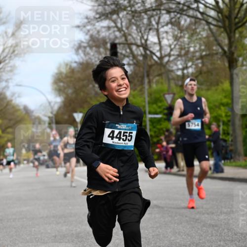12.04.2026 - 45. Internationalen Wilhelmsburger Insellauf J. Mangold http://msf.ph/oto/9508578 12.04.2026 12:53:45 Ziel 3293, 4317, 5227, 3294, 3520, 5143, 5754, 4592, 4455, 4037, 5784, 5785, 4658, 5787, 3254, 5788, 3000, 4823, 3000, 4823, 5743, 4924, 5630, 5858 meine-sportfotos.de