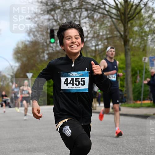 12.04.2026 - 45. Internationalen Wilhelmsburger Insellauf J. Mangold http://msf.ph/oto/9508580 12.04.2026 12:53:45 Ziel 3293, 4317, 5227, 3294, 3520, 5143, 5754, 4592, 4455, 4037, 5784, 5785, 4658, 5787, 3254, 5788, 3000, 4823, 3000, 4823, 5743, 4924, 5630, 5858 meine-sportfotos.de