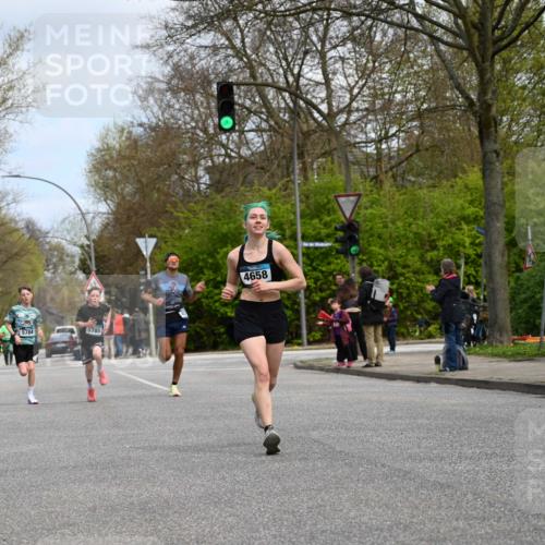 12.04.2026 - 45. Internationalen Wilhelmsburger Insellauf J. Mangold http://msf.ph/oto/9508589 12.04.2026 12:53:47 Ziel 3293, 4317, 5227, 3294, 3520, 5143, 5754, 4592, 4455, 4037, 5784, 5785, 4658, 5787, 3254, 5788, 3000, 4823, 5743, 4924, 5630, 5858, 3661, 2852, 2085 meine-sportfotos.de