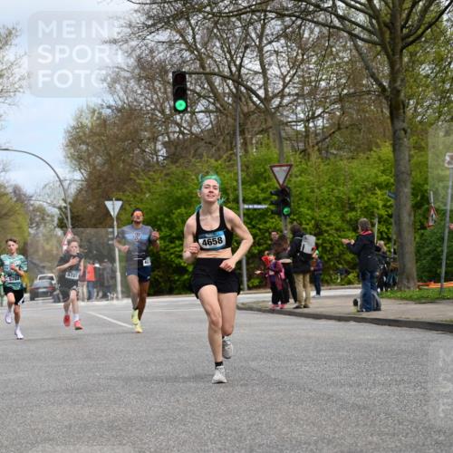 12.04.2026 - 45. Internationalen Wilhelmsburger Insellauf J. Mangold http://msf.ph/oto/9508590 12.04.2026 12:53:47 Ziel 3293, 4317, 5227, 3294, 3520, 5143, 5754, 4592, 4455, 4037, 5784, 5785, 4658, 5787, 3254, 5788, 3000, 4823, 5743, 4924, 5630, 5858, 3661, 2852, 2085 meine-sportfotos.de