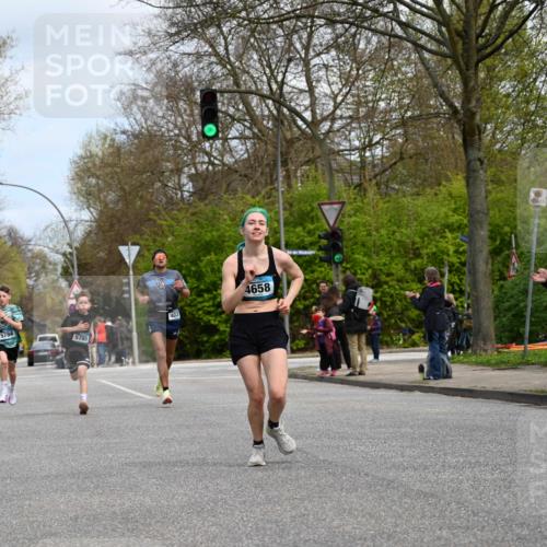 12.04.2026 - 45. Internationalen Wilhelmsburger Insellauf J. Mangold http://msf.ph/oto/9508591 12.04.2026 12:53:47 Ziel 3293, 4317, 5227, 3294, 3520, 5143, 5754, 4592, 4455, 4037, 5784, 5785, 4658, 5787, 3254, 5788, 3000, 4823, 5743, 4924, 5630, 5858, 3661, 2852, 2085 meine-sportfotos.de