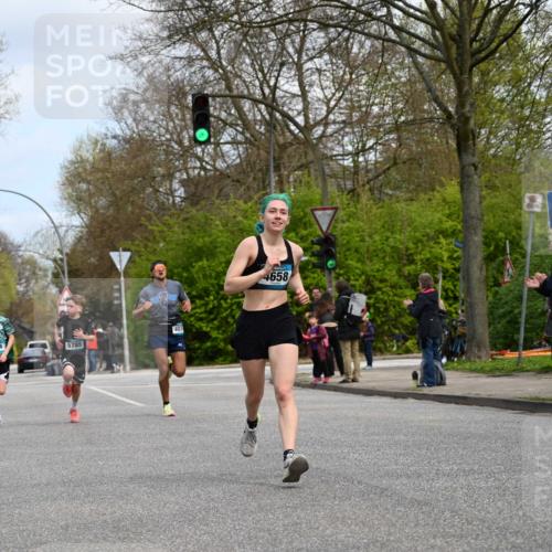 12.04.2026 - 45. Internationalen Wilhelmsburger Insellauf J. Mangold http://msf.ph/oto/9508593 12.04.2026 12:53:47 Ziel 3293, 4317, 5227, 3294, 3520, 5143, 5754, 4592, 4455, 4037, 5784, 5785, 4658, 5787, 3254, 5788, 3000, 4823, 5743, 4924, 5630, 5858, 3661, 2852, 2085 meine-sportfotos.de