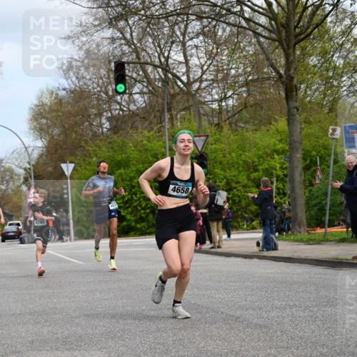 12.04.2026 - 45. Internationalen Wilhelmsburger Insellauf J. Mangold http://msf.ph/oto/9508595 12.04.2026 12:53:48 Ziel 3293, 4317, 5227, 3294, 3520, 5143, 5754, 4592, 4455, 4037, 5784, 5785, 4658, 5787, 3254, 3254, 5788, 3000, 4823, 5743, 4924, 5630, 5858, 3661, 2852, 2085 meine-sportfotos.de