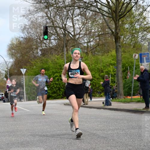 12.04.2026 - 45. Internationalen Wilhelmsburger Insellauf J. Mangold http://msf.ph/oto/9508597 12.04.2026 12:53:48 Ziel 3293, 4317, 5227, 3294, 3520, 5143, 5754, 4592, 4455, 4037, 5784, 5785, 4658, 5787, 3254, 3254, 5788, 3000, 4823, 5743, 4924, 5630, 5858, 3661, 2852, 2085 meine-sportfotos.de