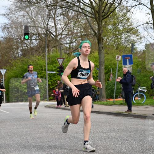 12.04.2026 - 45. Internationalen Wilhelmsburger Insellauf J. Mangold http://msf.ph/oto/9508602 12.04.2026 12:53:48 Ziel 3293, 4317, 5227, 3294, 3520, 5143, 5754, 4592, 4455, 4037, 5784, 5785, 4658, 5787, 3254, 3254, 5788, 3000, 4823, 5743, 4924, 5630, 5858, 3661, 2852, 2085 meine-sportfotos.de