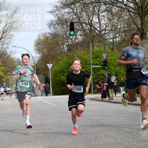 12.04.2026 - 45. Internationalen Wilhelmsburger Insellauf J. Mangold http://msf.ph/oto/9508609 12.04.2026 12:53:50 Ziel 4317, 5227, 3294, 3520, 5143, 5754, 4592, 4455, 4037, 5784, 5785, 4658, 5787, 3254, 5788, 3000, 4823, 5743, 4924, 5630, 5858, 3661, 2852, 2085 meine-sportfotos.de