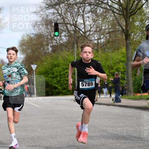 12.04.2026 - 45. Internationalen Wilhelmsburger Insellauf J. Mangold http://msf.ph/oto/9508614 12.04.2026 12:53:50 Ziel 4317, 5227, 3294, 3520, 5143, 5754, 4592, 4455, 4037, 5784, 5785, 4658, 5787, 3254, 5788, 3000, 4823, 5743, 4924, 5630, 5858, 3661, 2852, 2085 meine-sportfotos.de