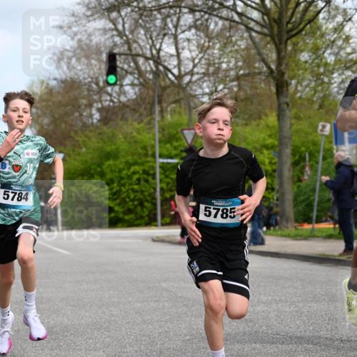 12.04.2026 - 45. Internationalen Wilhelmsburger Insellauf J. Mangold http://msf.ph/oto/9508616 12.04.2026 12:53:50 Ziel 4317, 5227, 3294, 3520, 5143, 5754, 4592, 4455, 4037, 5784, 5785, 4658, 5787, 3254, 5788, 3000, 4823, 5743, 4924, 5630, 5858, 3661, 2852, 2085 meine-sportfotos.de