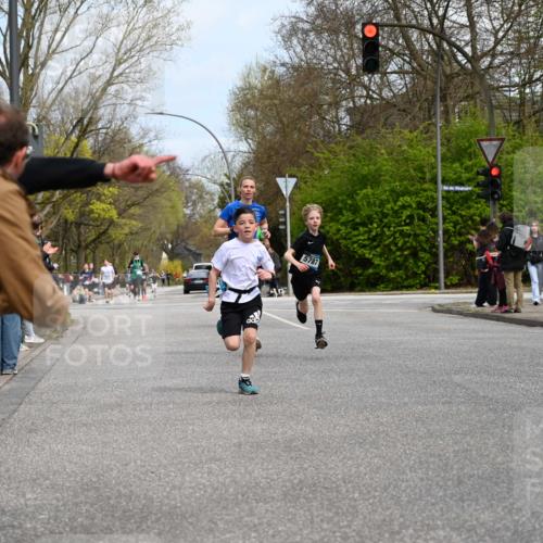 12.04.2026 - 45. Internationalen Wilhelmsburger Insellauf J. Mangold http://msf.ph/oto/9508618 12.04.2026 12:53:56 Ziel 5143, 5754, 4592, 4455, 4037, 5784, 5785, 4658, 5787, 3254, 5788, 3000, 4823, 5743, 4924, 5630, 5858, 3661, 2852, 2085, 5016 meine-sportfotos.de