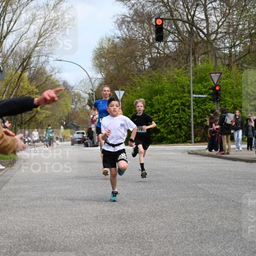 12.04.2026 - 45. Internationalen Wilhelmsburger Insellauf J. Mangold http://msf.ph/oto/9508622 12.04.2026 12:53:57 Ziel 5143, 5754, 4592, 4455, 4037, 5784, 5785, 4658, 5787, 3254, 5788, 3000, 4823, 3000, 4823, 5743, 4924, 5630, 5858, 5630, 5858, 3661, 2852, 2085, 5016 meine-sportfotos.de