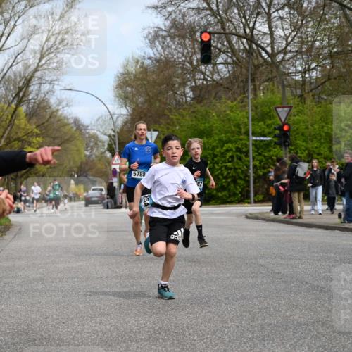 12.04.2026 - 45. Internationalen Wilhelmsburger Insellauf J. Mangold http://msf.ph/oto/9508625 12.04.2026 12:53:57 Ziel 5143, 5754, 4592, 4455, 4037, 5784, 5785, 4658, 5787, 3254, 5788, 3000, 4823, 3000, 4823, 5743, 4924, 5630, 5858, 5630, 5858, 3661, 2852, 2085, 5016 meine-sportfotos.de