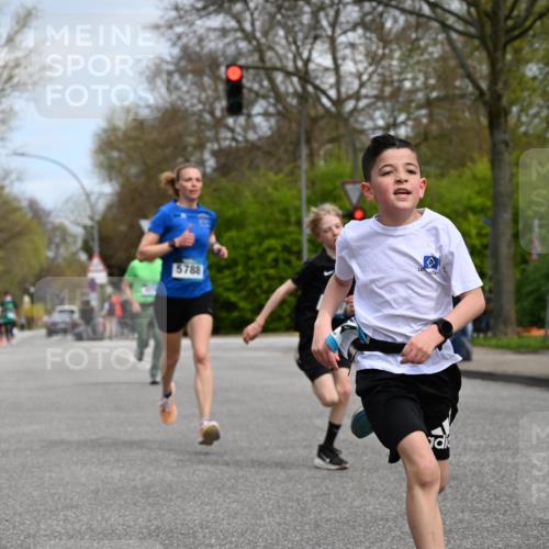 12.04.2026 - 45. Internationalen Wilhelmsburger Insellauf J. Mangold http://msf.ph/oto/9508632 12.04.2026 12:53:58 Ziel 5754, 4592, 4455, 4037, 5784, 5785, 4658, 5787, 3254, 5788, 3000, 4823, 5743, 4924, 5630, 5858, 3661, 2852, 3661, 2852, 2085, 5016 meine-sportfotos.de