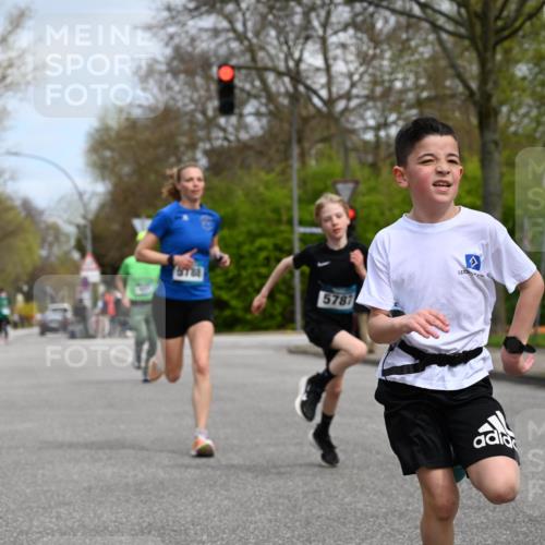 12.04.2026 - 45. Internationalen Wilhelmsburger Insellauf J. Mangold http://msf.ph/oto/9508633 12.04.2026 12:53:58 Ziel 5754, 4592, 4455, 4037, 5784, 5785, 4658, 5787, 3254, 5788, 3000, 4823, 5743, 4924, 5630, 5858, 3661, 2852, 3661, 2852, 2085, 5016 meine-sportfotos.de
