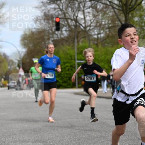 12.04.2026 - 45. Internationalen Wilhelmsburger Insellauf J. Mangold http://msf.ph/oto/9508634 12.04.2026 12:53:58 Ziel 5754, 4592, 4455, 4037, 5784, 5785, 4658, 5787, 3254, 5788, 3000, 4823, 5743, 4924, 5630, 5858, 3661, 2852, 3661, 2852, 2085, 5016 meine-sportfotos.de