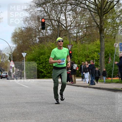 12.04.2026 - 45. Internationalen Wilhelmsburger Insellauf J. Mangold http://msf.ph/oto/9508642 12.04.2026 12:54:01 Ziel 4455, 4037, 5784, 5785, 4658, 5787, 3254, 5788, 3000, 4823, 5743, 5743, 4924, 5630, 5858, 3661, 2852, 2085, 5016 meine-sportfotos.de
