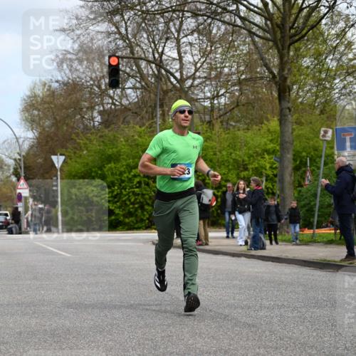 12.04.2026 - 45. Internationalen Wilhelmsburger Insellauf J. Mangold http://msf.ph/oto/9508644 12.04.2026 12:54:01 Ziel 4455, 4037, 5784, 5785, 4658, 5787, 3254, 5788, 3000, 4823, 5743, 5743, 4924, 5630, 5858, 3661, 2852, 2085, 5016 meine-sportfotos.de