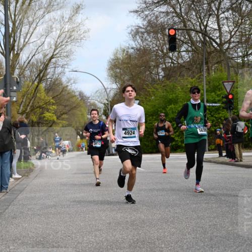 12.04.2026 - 45. Internationalen Wilhelmsburger Insellauf J. Mangold http://msf.ph/oto/9508663 12.04.2026 12:54:09 Ziel 5787, 3254, 5788, 3000, 4823, 5743, 4924, 5630, 5858, 5630, 5858, 3661, 2852, 2085, 5016, 3157, 5283 meine-sportfotos.de