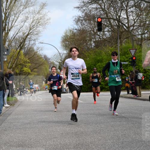 12.04.2026 - 45. Internationalen Wilhelmsburger Insellauf J. Mangold http://msf.ph/oto/9508664 12.04.2026 12:54:09 Ziel 5787, 3254, 5788, 3000, 4823, 5743, 4924, 5630, 5858, 5630, 5858, 3661, 2852, 2085, 5016, 3157, 5283 meine-sportfotos.de