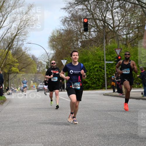 12.04.2026 - 45. Internationalen Wilhelmsburger Insellauf J. Mangold http://msf.ph/oto/9508676 12.04.2026 12:54:11 Ziel 5787, 3254, 5788, 3000, 4823, 5743, 4924, 5630, 5858, 3661, 2852, 2085, 2085, 5016, 3157, 5283, 3163, 4472, 5478 meine-sportfotos.de