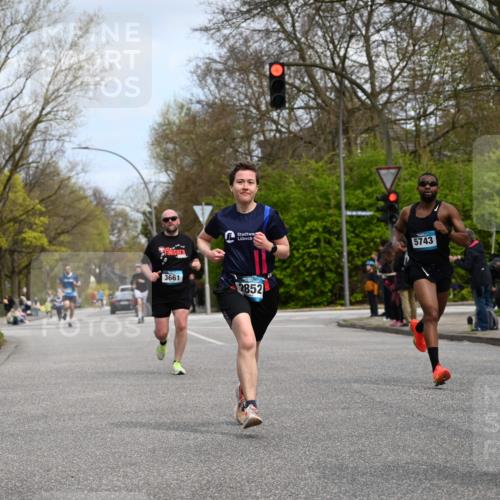 12.04.2026 - 45. Internationalen Wilhelmsburger Insellauf J. Mangold http://msf.ph/oto/9508677 12.04.2026 12:54:11 Ziel 5787, 3254, 5788, 3000, 4823, 5743, 4924, 5630, 5858, 3661, 2852, 2085, 2085, 5016, 3157, 5283, 3163, 4472, 5478 meine-sportfotos.de