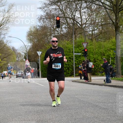 12.04.2026 - 45. Internationalen Wilhelmsburger Insellauf J. Mangold http://msf.ph/oto/9508690 12.04.2026 12:54:13 Ziel 3254, 5788, 3000, 4823, 5743, 4924, 5630, 5858, 3661, 2852, 2085, 5016, 3157, 5283, 3163, 4472, 5478 meine-sportfotos.de