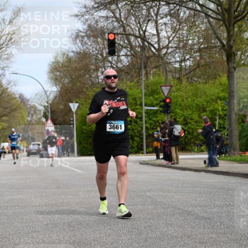 12.04.2026 - 45. Internationalen Wilhelmsburger Insellauf J. Mangold http://msf.ph/oto/9508691 12.04.2026 12:54:13 Ziel 3254, 5788, 3000, 4823, 5743, 4924, 5630, 5858, 3661, 2852, 2085, 5016, 3157, 5283, 3163, 4472, 5478 meine-sportfotos.de