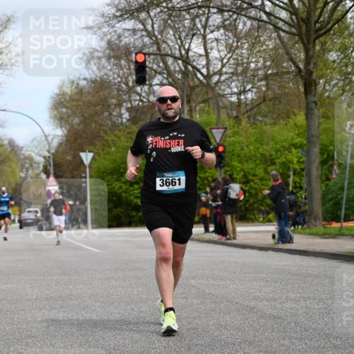 12.04.2026 - 45. Internationalen Wilhelmsburger Insellauf J. Mangold http://msf.ph/oto/9508695 12.04.2026 12:54:14 Ziel 5788, 3000, 4823, 5743, 4924, 5630, 5858, 3661, 2852, 2085, 5016, 3157, 5283, 3163, 4472, 5478 meine-sportfotos.de