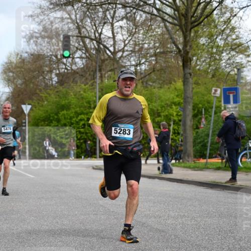 12.04.2026 - 45. Internationalen Wilhelmsburger Insellauf J. Mangold http://msf.ph/oto/9508713 12.04.2026 12:54:36 Ziel 2085, 5016, 3157, 5283, 3163, 4472, 5478, 5513, 5296, 4570, 3302, 2235, 3899, 3899, 3300, 5213, 3411, 4041, 5086, 5087, 4079, 4678 meine-sportfotos.de