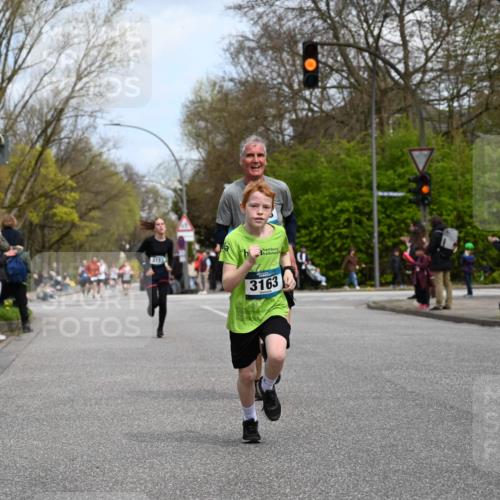 12.04.2026 - 45. Internationalen Wilhelmsburger Insellauf J. Mangold http://msf.ph/oto/9508721 12.04.2026 12:54:37 Ziel 5016, 3157, 5283, 3163, 4472, 5478, 5513, 5296, 4570, 3302, 2235, 3899, 3300, 5213, 3300, 5213, 3411, 4041, 5086, 5087, 4079, 4678, 3177 meine-sportfotos.de