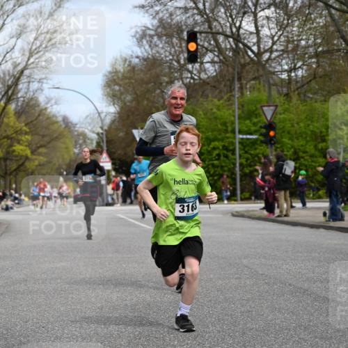 12.04.2026 - 45. Internationalen Wilhelmsburger Insellauf J. Mangold http://msf.ph/oto/9508724 12.04.2026 12:54:37 Ziel 5016, 3157, 5283, 3163, 4472, 5478, 5513, 5296, 4570, 3302, 2235, 3899, 3300, 5213, 3300, 5213, 3411, 4041, 5086, 5087, 4079, 4678, 3177 meine-sportfotos.de