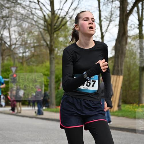 12.04.2026 - 45. Internationalen Wilhelmsburger Insellauf J. Mangold http://msf.ph/oto/9508741 12.04.2026 12:54:41 Ziel 5016, 3157, 5283, 3163, 4472, 5478, 5513, 5513, 5296, 4570, 3302, 2235, 3899, 3300, 5213, 3411, 3411, 4041, 5086, 5087, 4079, 4678, 3177 meine-sportfotos.de