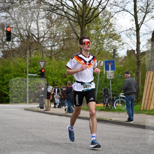 12.04.2026 - 45. Internationalen Wilhelmsburger Insellauf J. Mangold http://msf.ph/oto/9508745 12.04.2026 12:54:58 Ziel 3163, 4472, 5478, 5513, 5296, 4570, 3302, 2235, 3899, 3300, 5213, 3411, 4041, 5086, 5087, 4079, 4678, 3177, 5119, 2737, 2820 meine-sportfotos.de