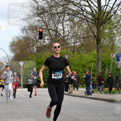 12.04.2026 - 45. Internationalen Wilhelmsburger Insellauf J. Mangold http://msf.ph/oto/9508765 12.04.2026 12:55:02 Ziel 5513, 5296, 4570, 3302, 2235, 3899, 3300, 5213, 3411, 4041, 5086, 5087, 4079, 4678, 3177, 5119, 2737, 2820, 5109, 5361, 4811 meine-sportfotos.de