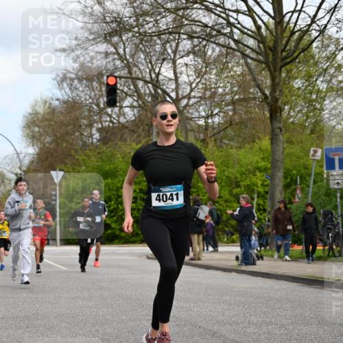 12.04.2026 - 45. Internationalen Wilhelmsburger Insellauf J. Mangold http://msf.ph/oto/9508766 12.04.2026 12:55:02 Ziel 5513, 5296, 4570, 3302, 2235, 3899, 3300, 5213, 3411, 4041, 5086, 5087, 4079, 4678, 3177, 5119, 2737, 2820, 5109, 5361, 4811 meine-sportfotos.de