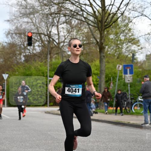 12.04.2026 - 45. Internationalen Wilhelmsburger Insellauf J. Mangold http://msf.ph/oto/9508769 12.04.2026 12:55:03 Ziel 5513, 5296, 4570, 3302, 2235, 3899, 3300, 5213, 3411, 4041, 5086, 5087, 4079, 4678, 3177, 5119, 2737, 2820, 5109, 5361, 4811 meine-sportfotos.de