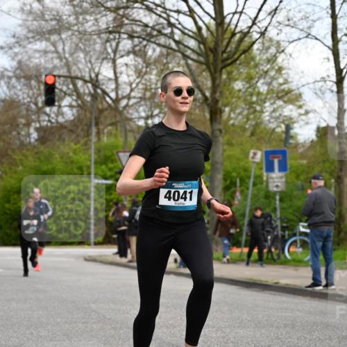 12.04.2026 - 45. Internationalen Wilhelmsburger Insellauf J. Mangold http://msf.ph/oto/9508770 12.04.2026 12:55:03 Ziel 5513, 5296, 4570, 3302, 2235, 3899, 3300, 5213, 3411, 4041, 5086, 5087, 4079, 4678, 3177, 5119, 2737, 2820, 5109, 5361, 4811 meine-sportfotos.de