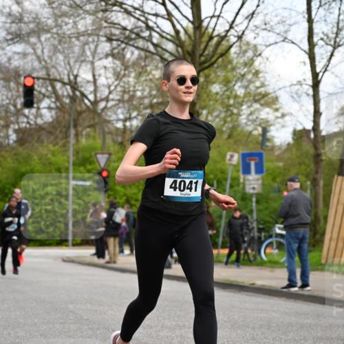 12.04.2026 - 45. Internationalen Wilhelmsburger Insellauf J. Mangold http://msf.ph/oto/9508771 12.04.2026 12:55:03 Ziel 5513, 5296, 4570, 3302, 2235, 3899, 3300, 5213, 3411, 4041, 5086, 5087, 4079, 4678, 3177, 5119, 2737, 2820, 5109, 5361, 4811 meine-sportfotos.de